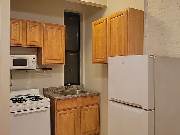 3rd image of 1713 2nd Ave #3R
