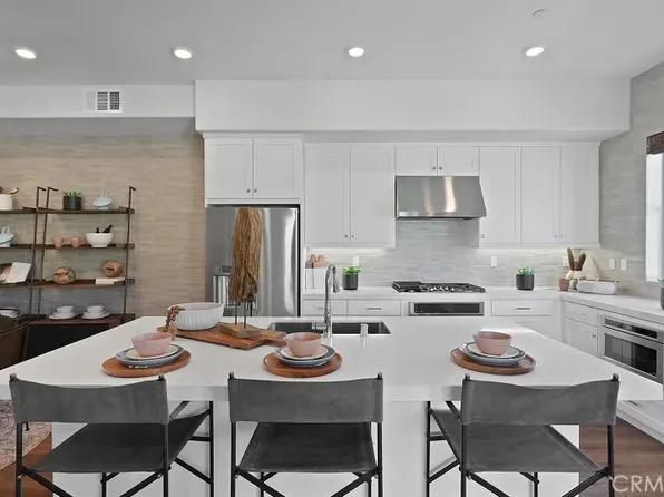 1055 Walnut Ter, Montebello, CA 90640