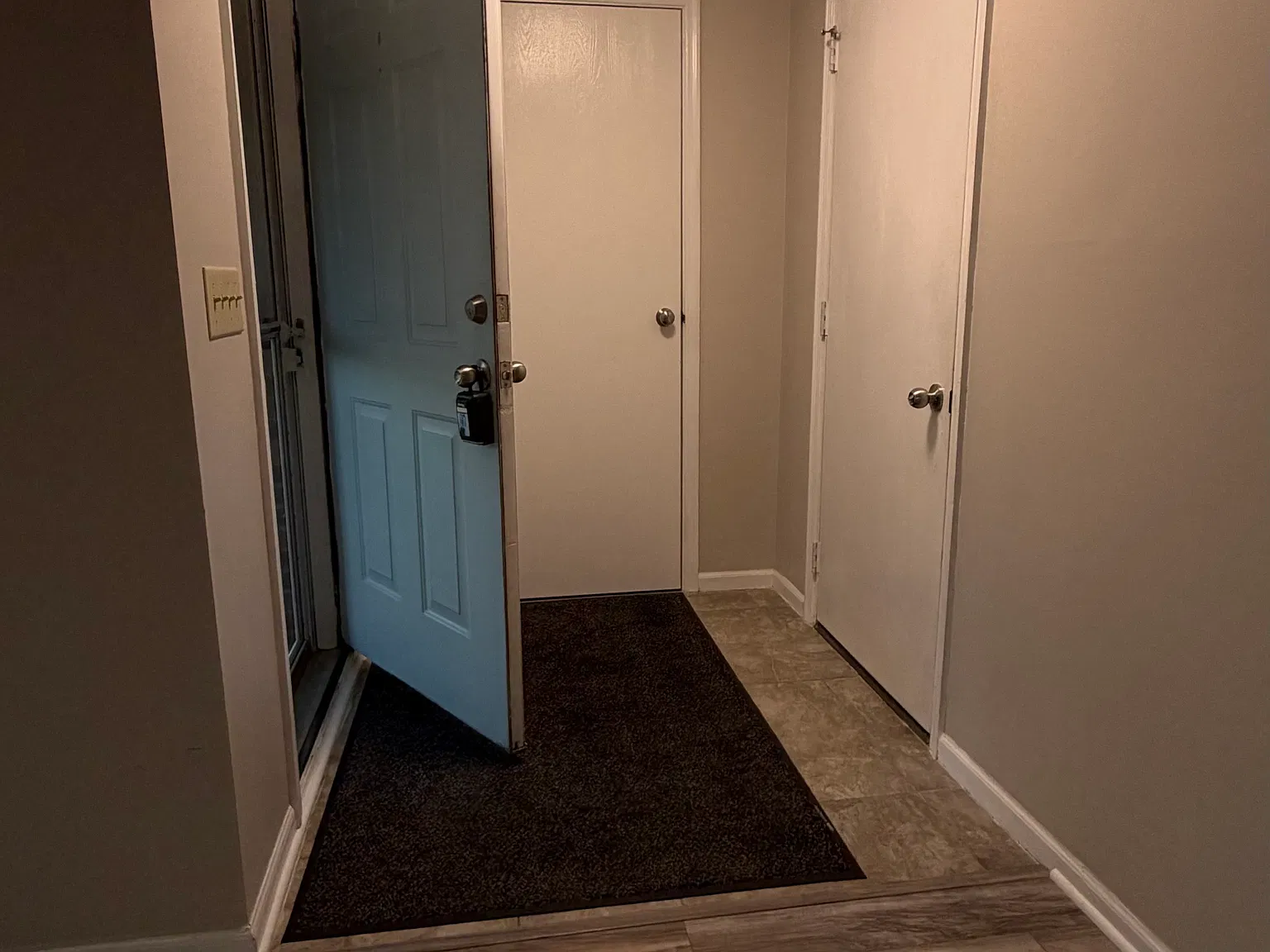 3 bed, 1100 sqft, $1,650 — Photo 3
