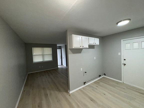 5th image of 4043 E Mallory Ave #1