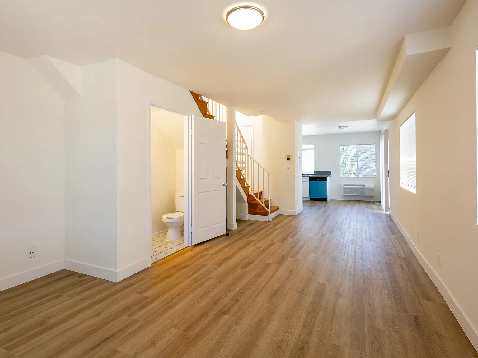 2 bed, 2.5 bath, 975 sqft, $2,250 — Photo 2