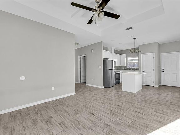 3rd image of 2713 Primrose Ave