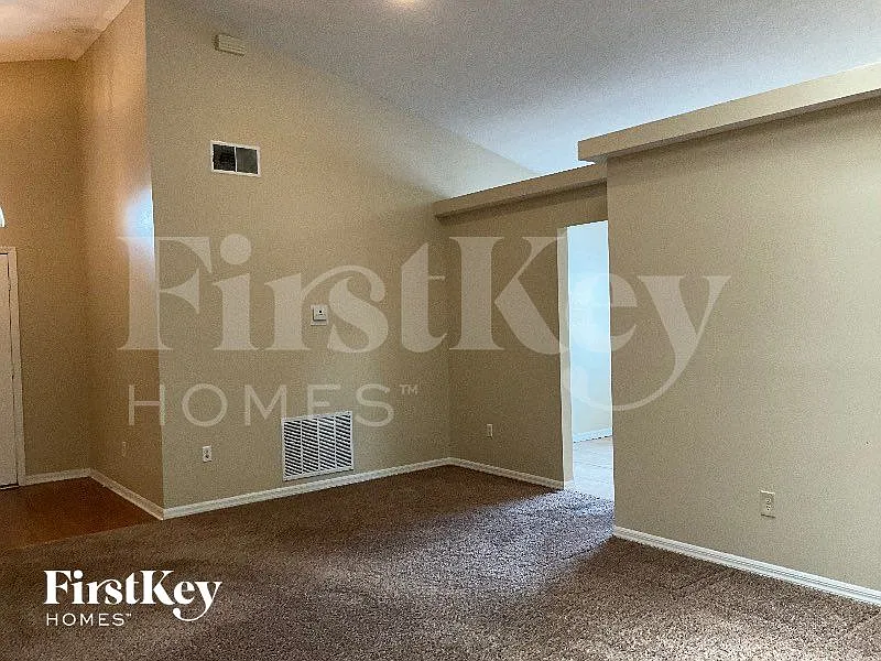 4 bed, 2.0 bath, 1680 sqft, $2,680 — Photo 2
