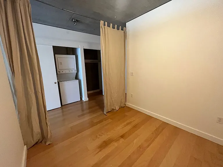 1926 W Burnside St #204 — Photo 10