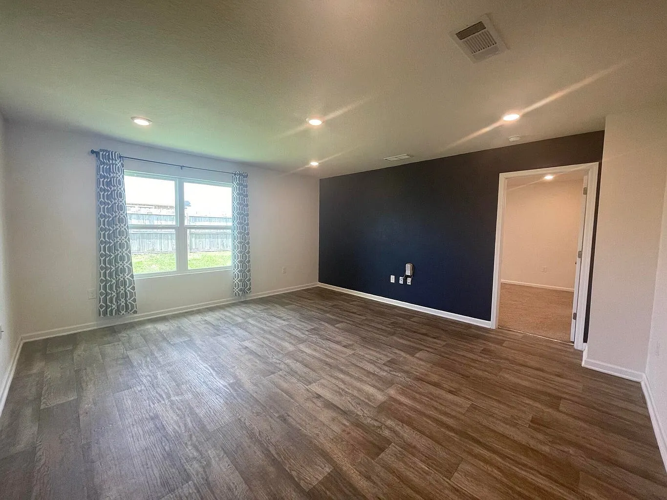 4 bed, 1830 sqft, $2,150 — Photo 3