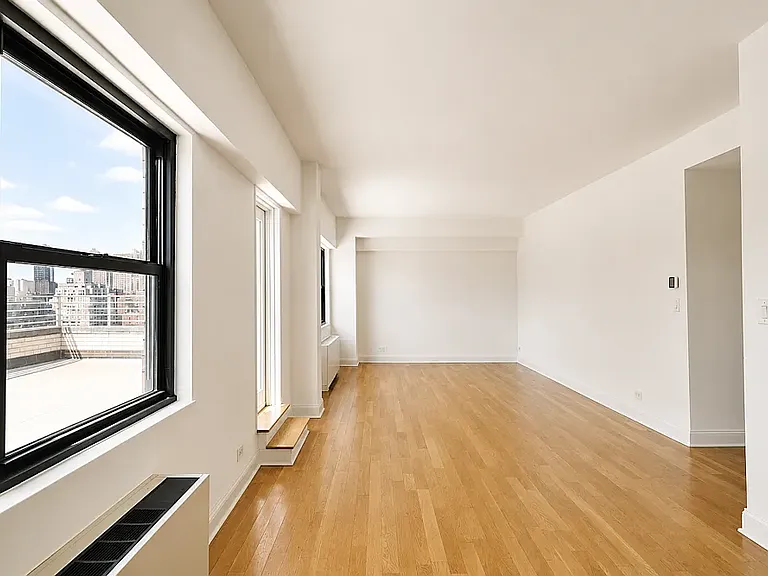 305 E 86th St #PHG — Photo 4