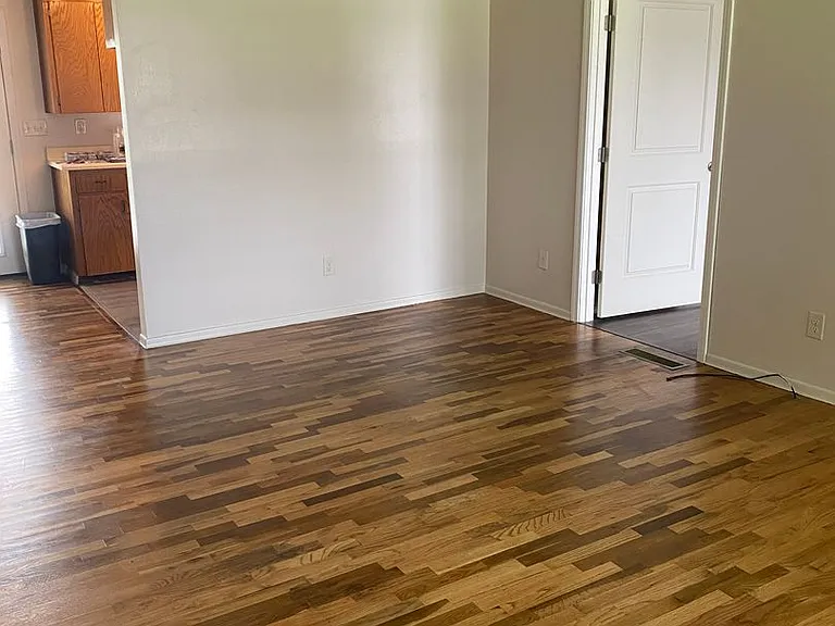 529 Sharon Ave E — Photo 1