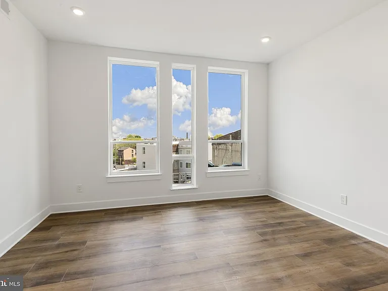 2214 N Front St #202 — Photo 9