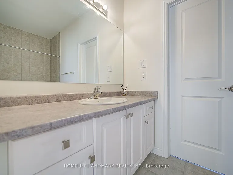 18 Kenneth Ross Bnd — Photo 35