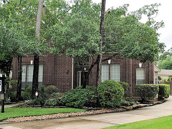 Stately brick exterior with great curb appeal on a cul-de-sac lot!