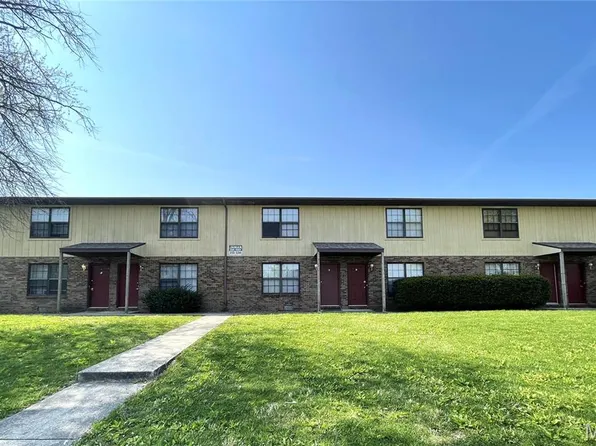 4 Pheasantwood Dr, Belleville, IL 62226