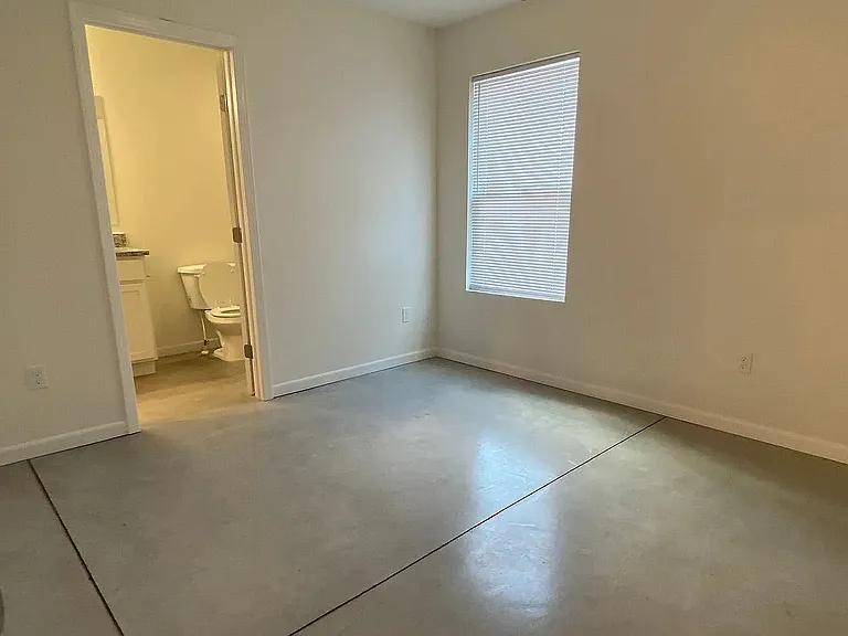 1709 N Grove Ave — Photo 3