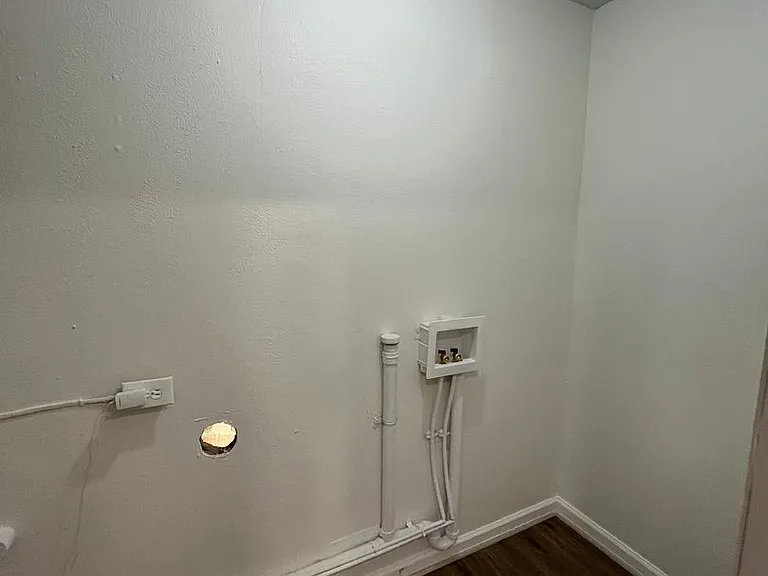 2083 Penrose Dr — Photo 9
