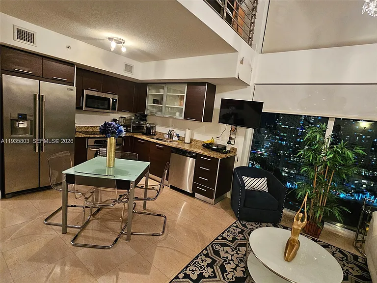 45 SE 5th St #1517 — Photo 10