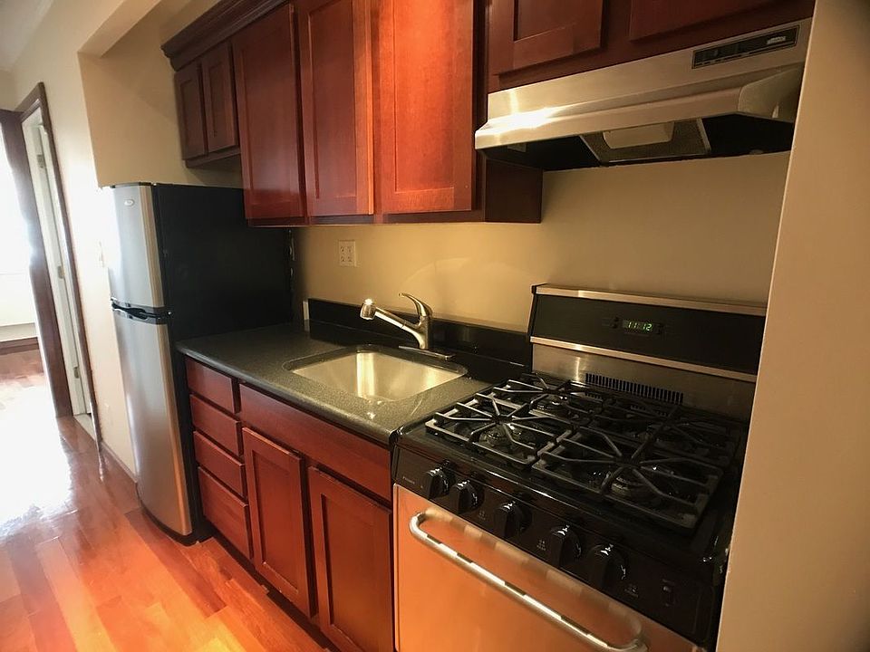 2nd image of 209 W 20th St APT 3B