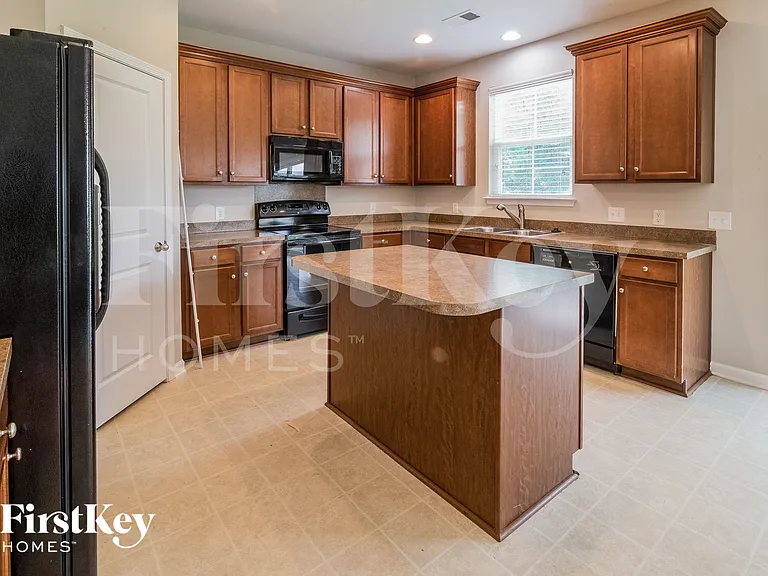 200 Palmetto Village Cir — Photo 6