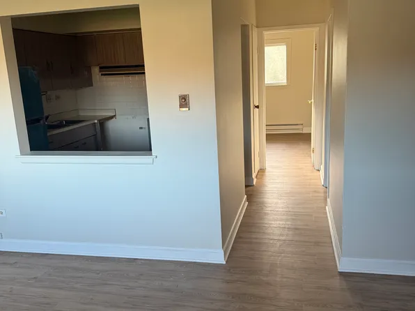 2525 E Ballard Rd #203, Des Plaines, IL 60016