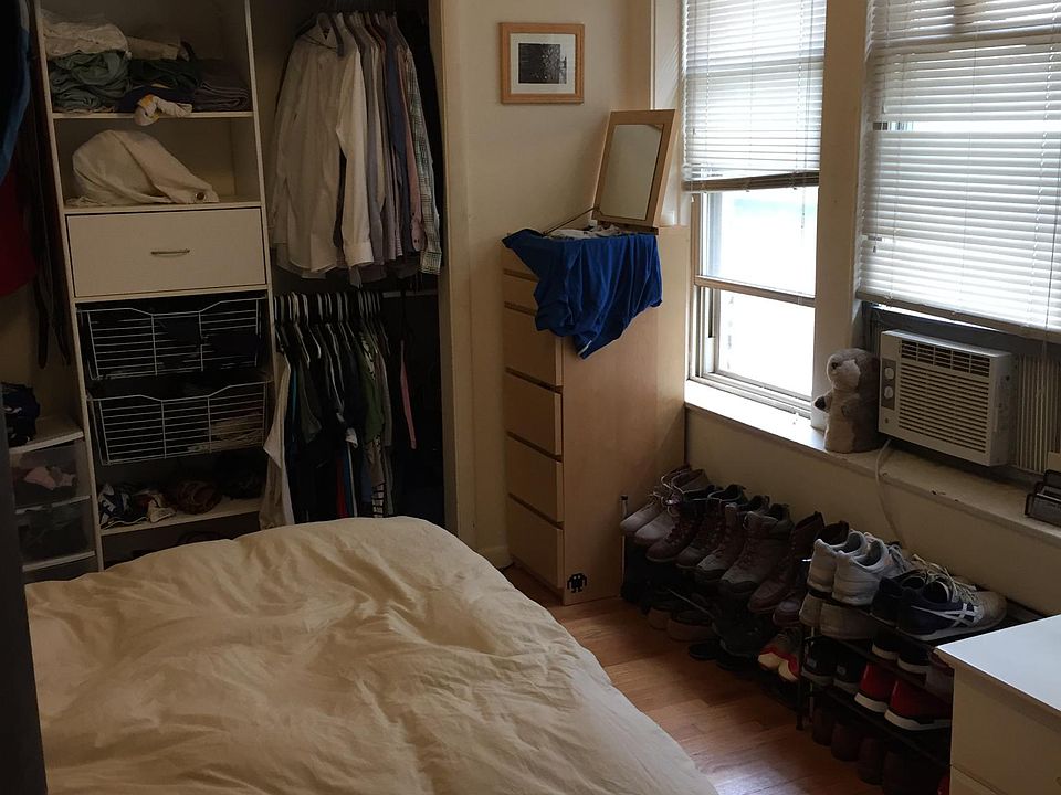 1st image of 616 W Oakdale Ave