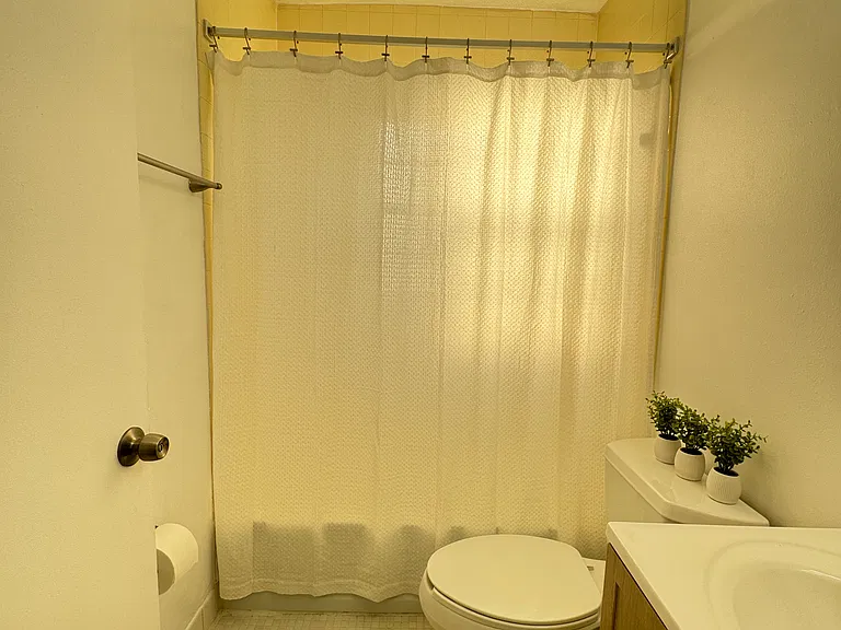 1190 Rue Des Chateaux #2B — Photo 17