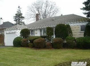 5 Webb Hill Rd, Great Neck, NY 11020