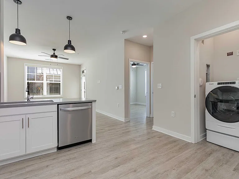 Middle Sound West Apartments — Photo 102
