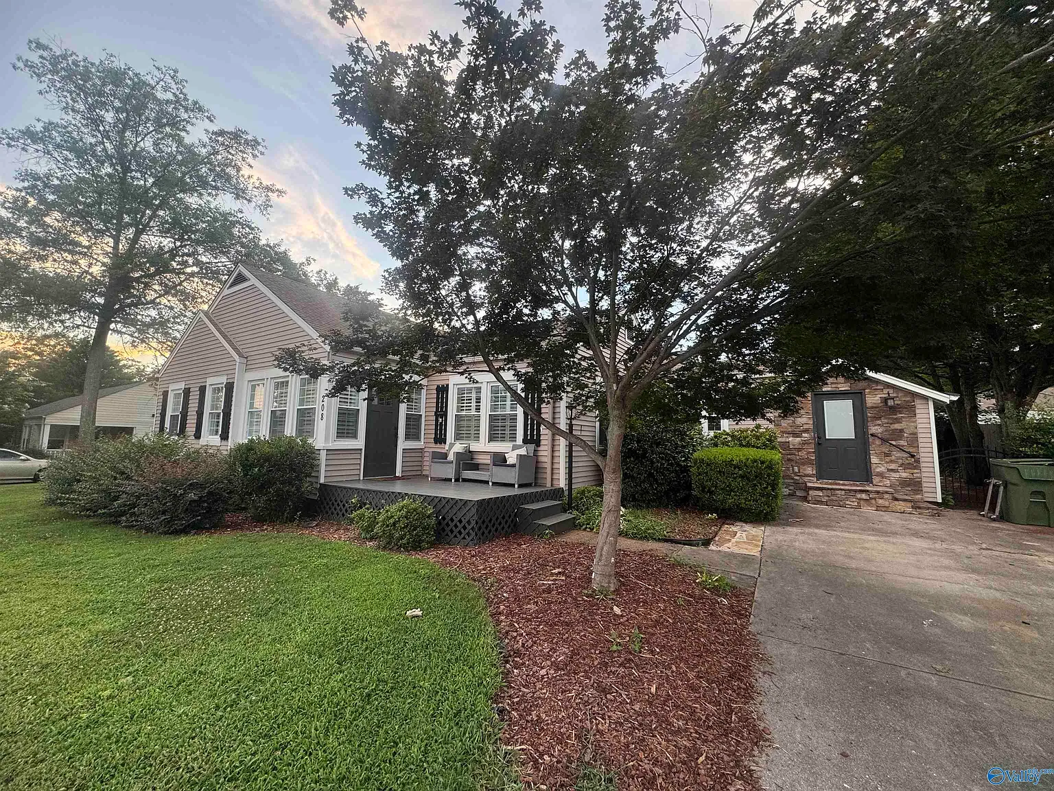 3 bed, 2.0 bath, 1830 sqft, $2,595 — Photo 3