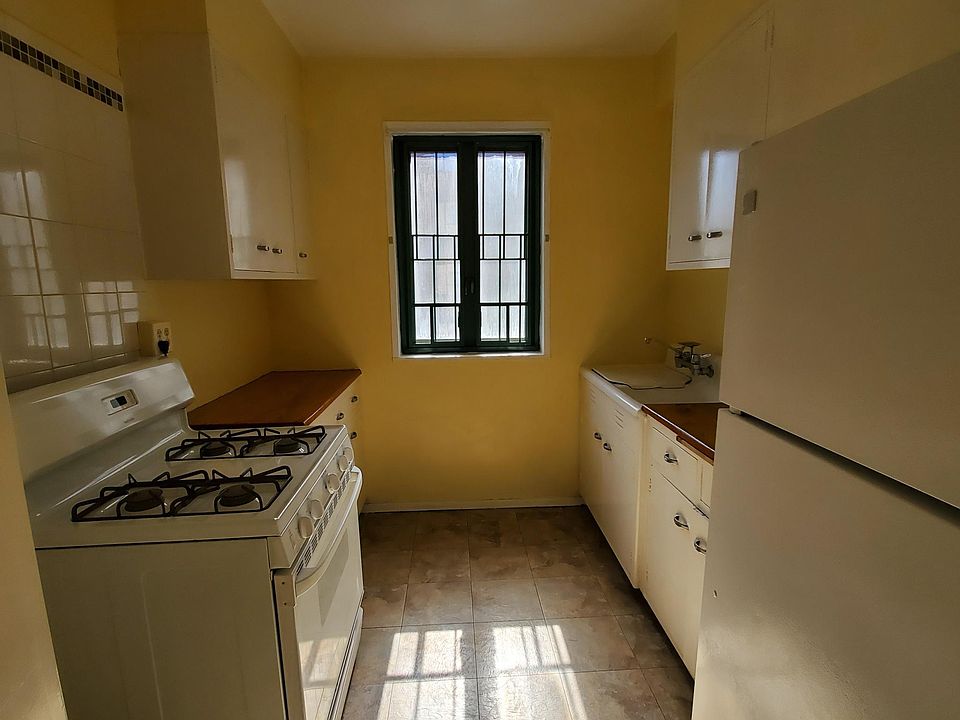2nd image of 1598 Unionport Rd APT 5F