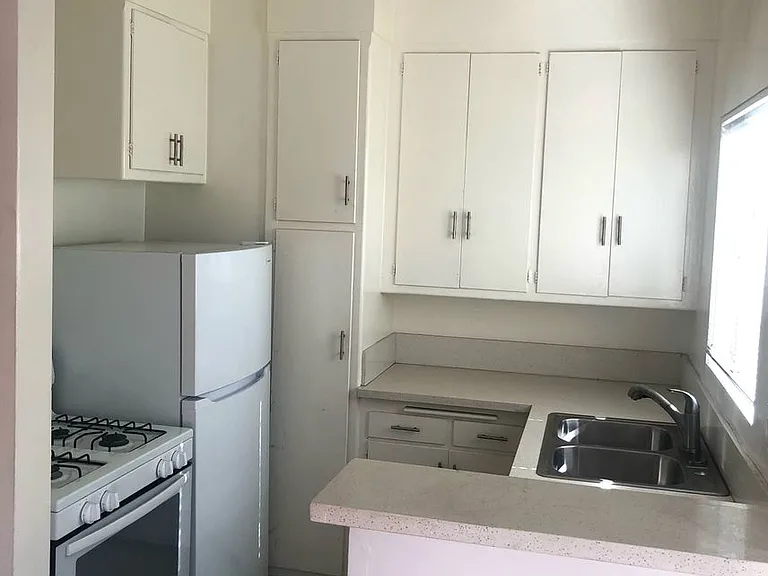 1224 N Crescent Heights Blvd — Photo 14