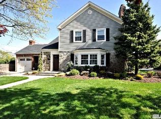 83 Seaman Ave, Rockville Centre, NY 11570