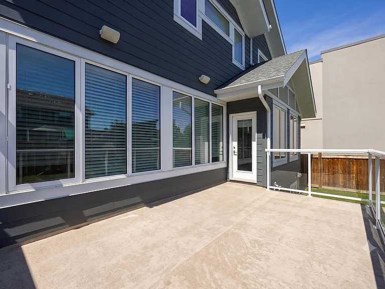 1305 Hainstock Way SW — Photo 4