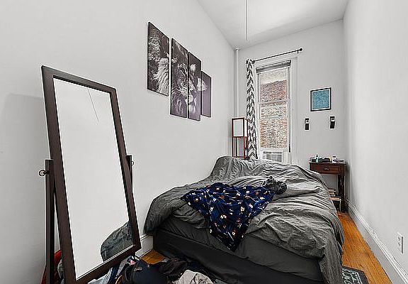 4th image of 203 E 82nd St APT 3