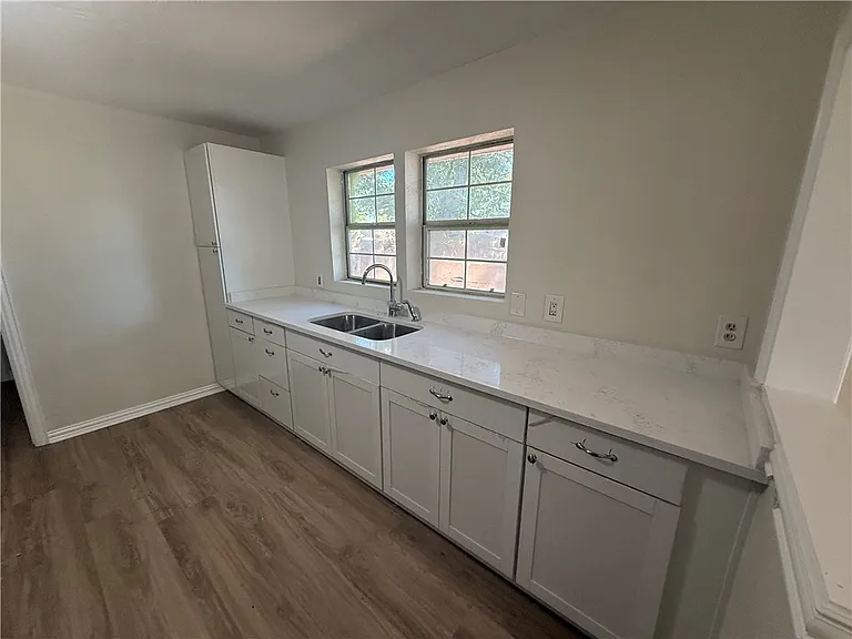 1613 Robeson St — Photo 8