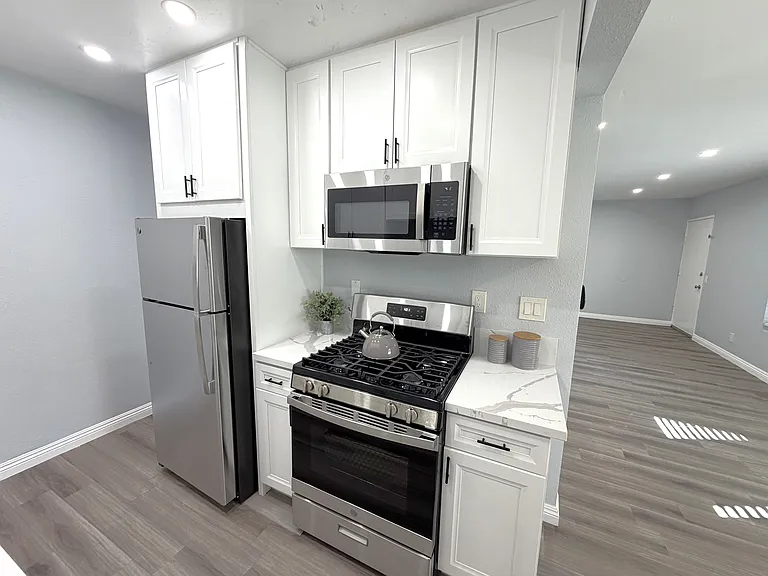 Welcome to Pacific View Apartments — Photo 24