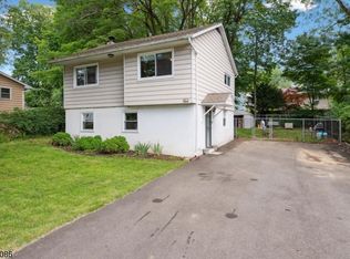 111 Lackawanna Trl, Hopatcong, NJ 07843