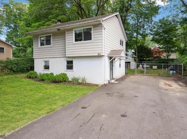 111 Lackawanna Trl, Hopatcong Boro, NJ 07843