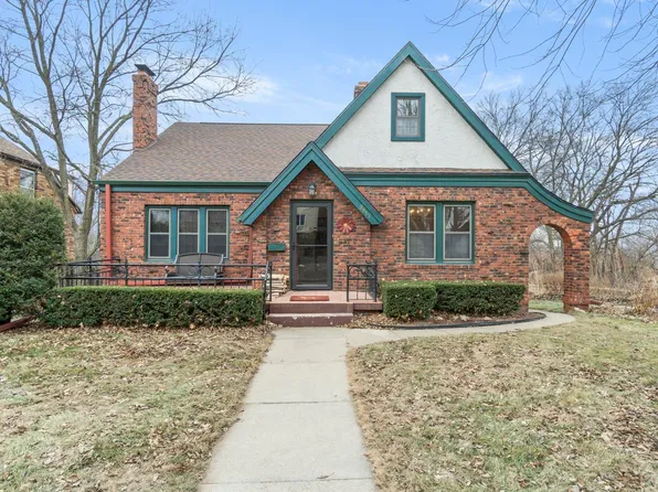 2817 Sunset Cir, Sioux City, IA 51104