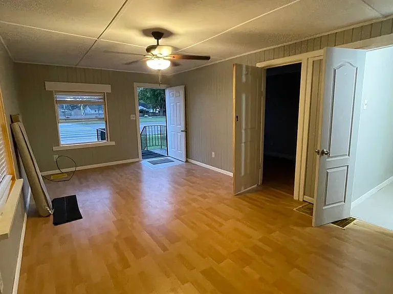 3217 Main St — Photo 3