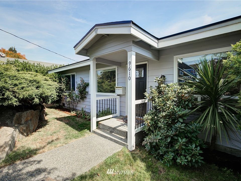 Welcome home! This turnkey rambler offers an exceptional floor plan and is just steps from White Center's finest shops and restaurants