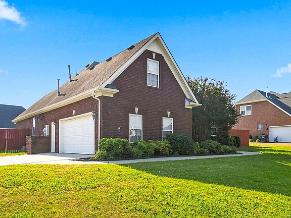 3rd image of 801 Riata Ct