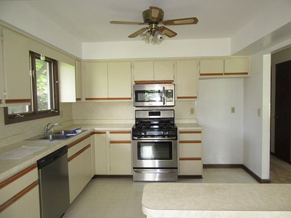 5th image of 883 Westwind Dr