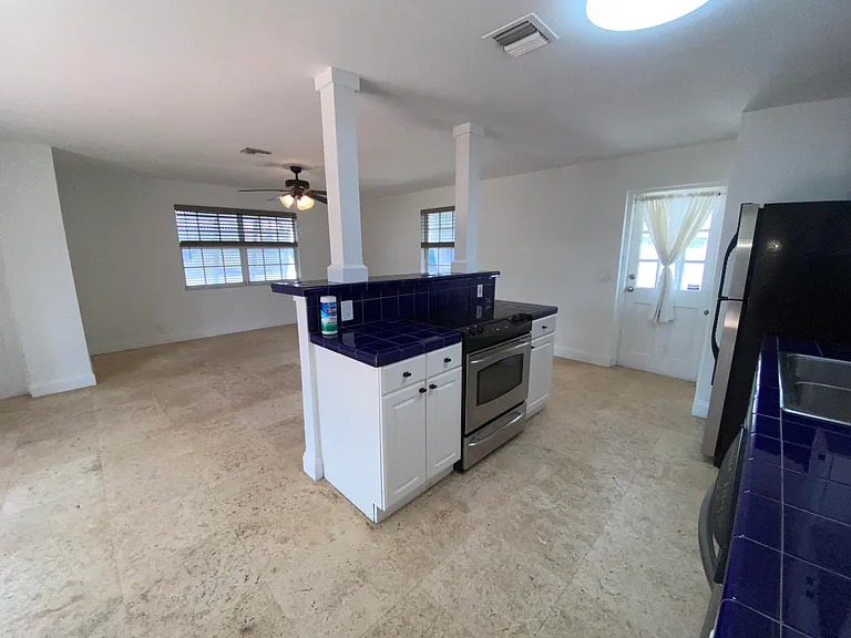 210 SE 1st St — Photo 10