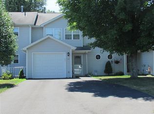 102 Marsdale Ct, Selkirk, NY 12158