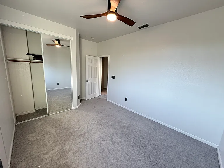 972 Cameron Dr — Photo 31