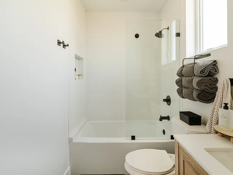 4460 Maplewood Ave #D — Photo 15