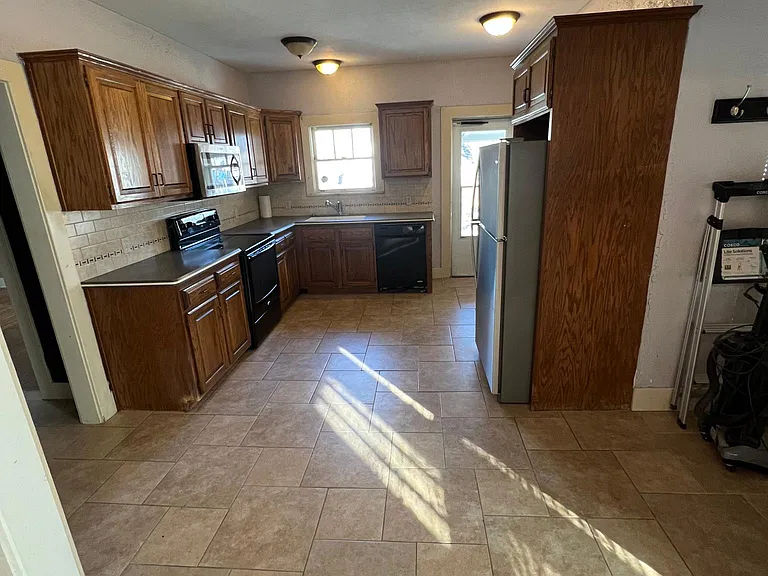 3950 E Central Ave — Photo 9
