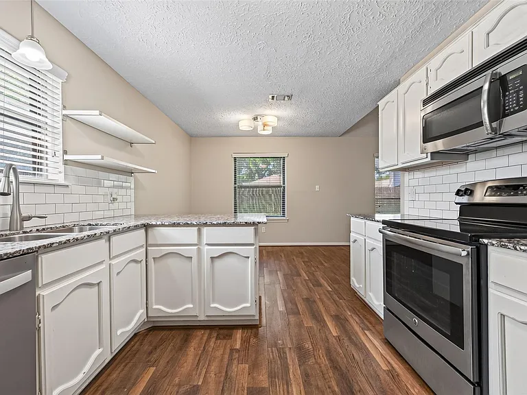 5346 King Richard Dr — Photo 10