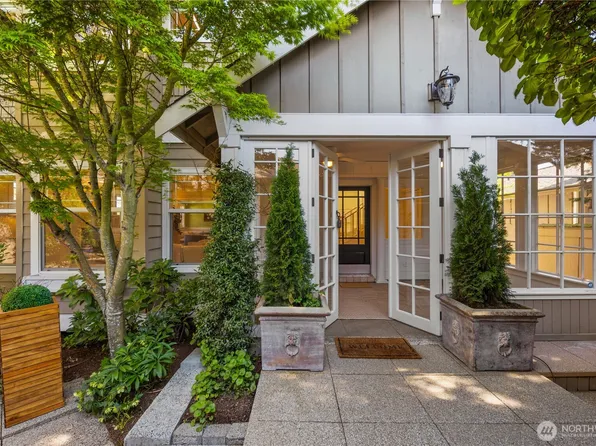 6540 54th Avenue S, Seattle, WA 98118