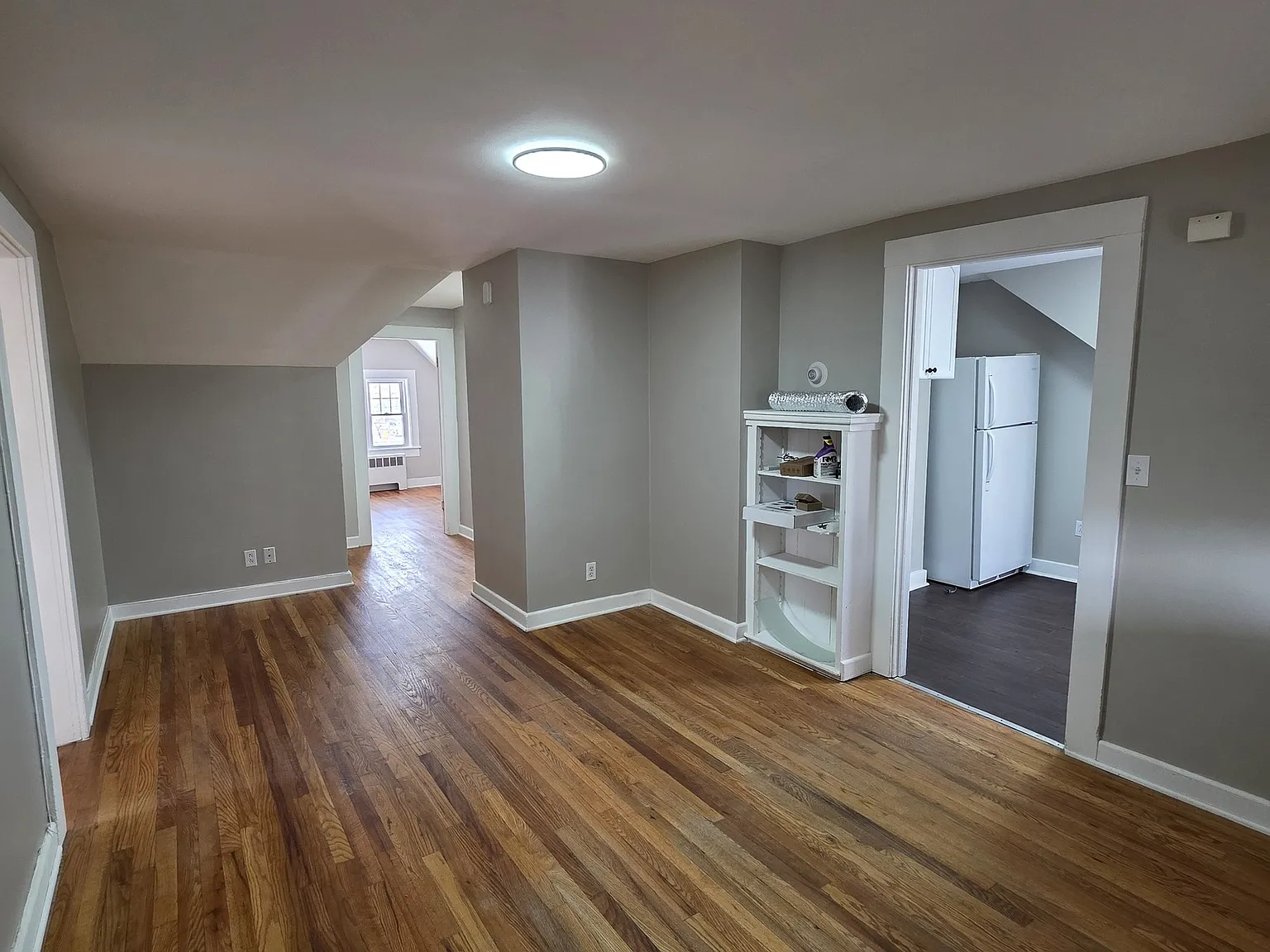 2 bed, 1.0 bath, 2935 sqft, $1,550 — Photo 4