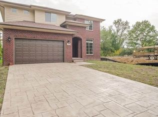 2729 Harrison Ave, Rochester Hills, MI 48307