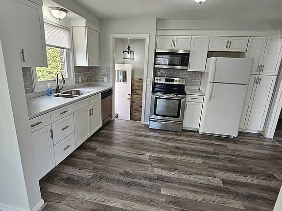 4th image of 22649 Bayview Dr